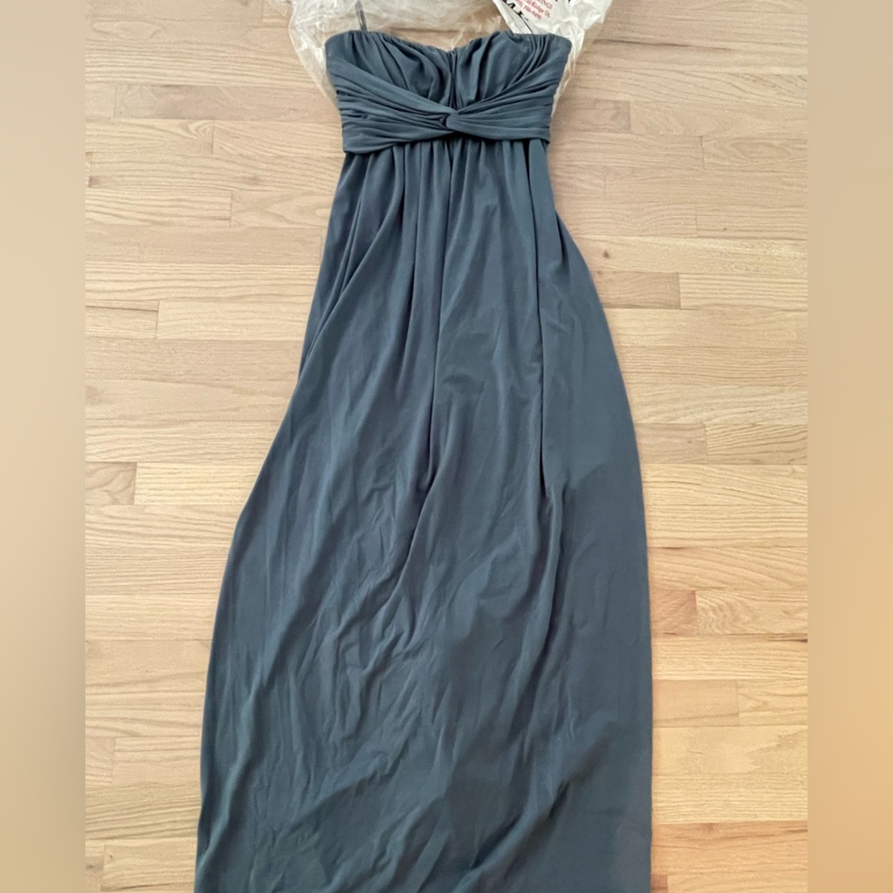 Beautiful steel colored long dress 🙌🏼❤️